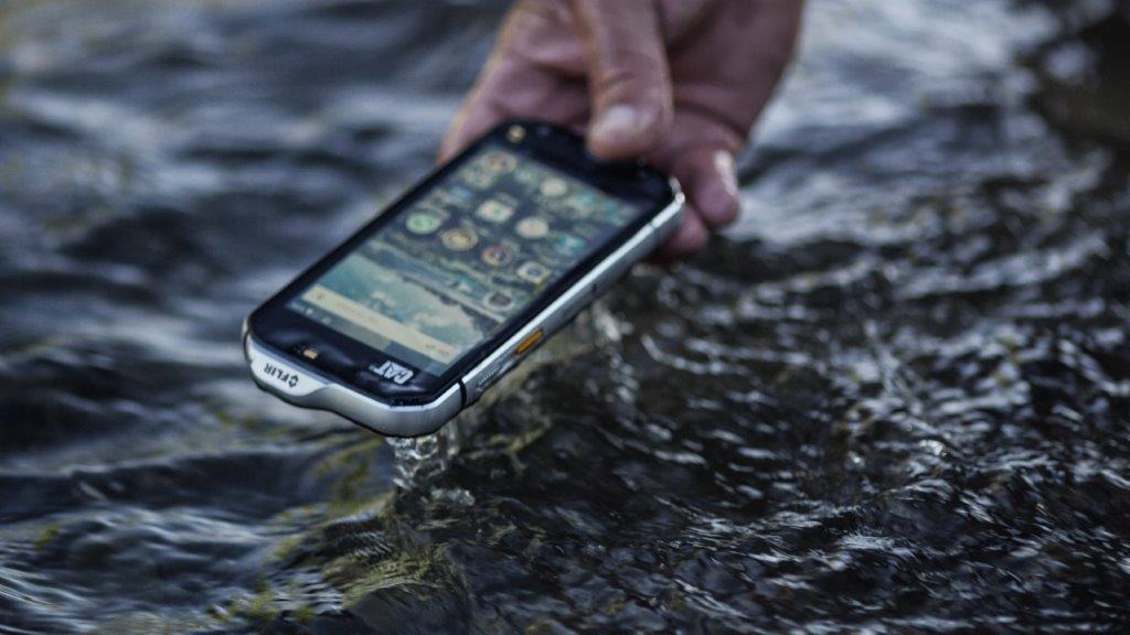 Cat® S60, el primer smartphone del mundo con cámara térmica integrada, ahora disponible en Argentina