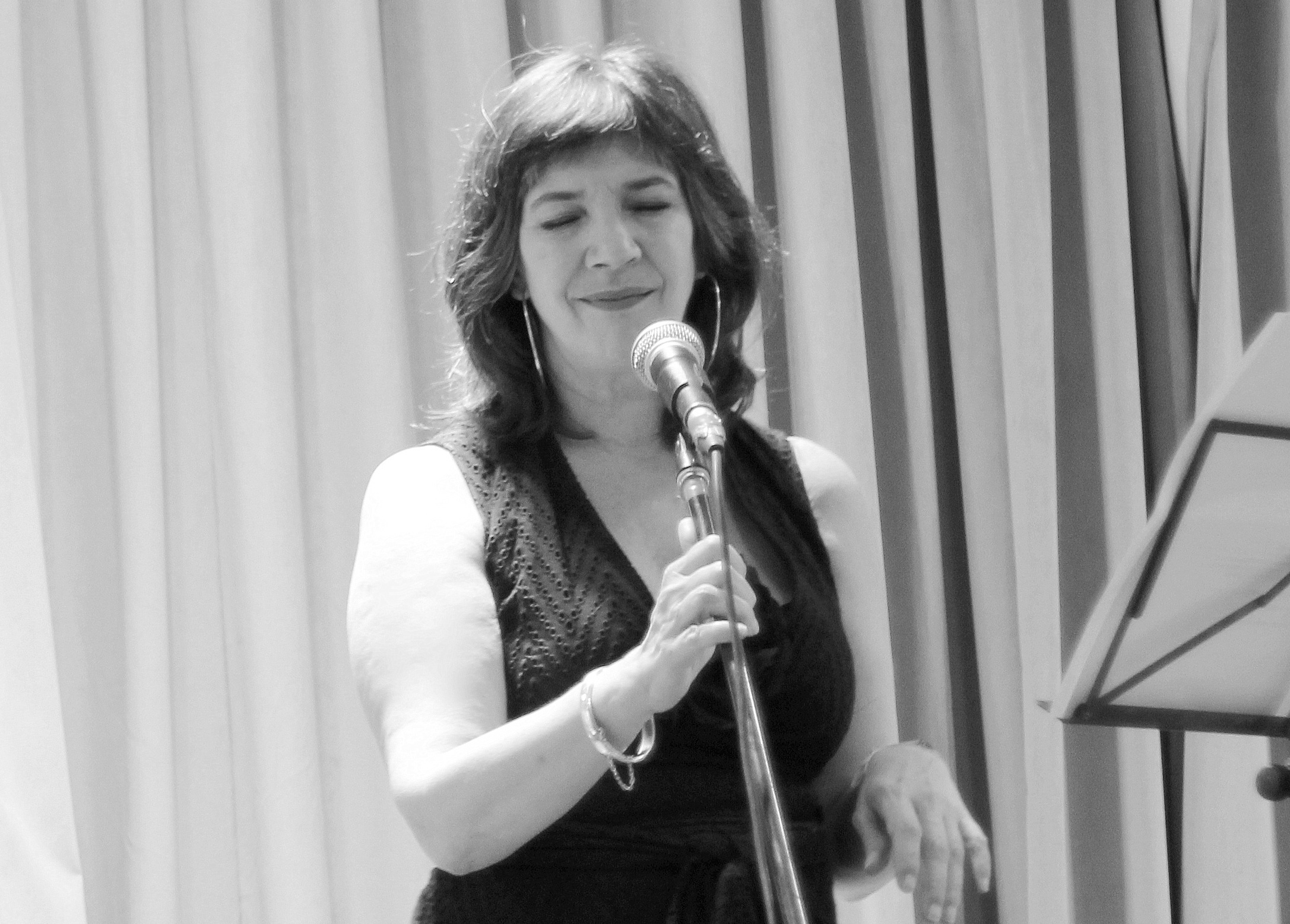 GABY COMTE presenta Alrededor de un rosario