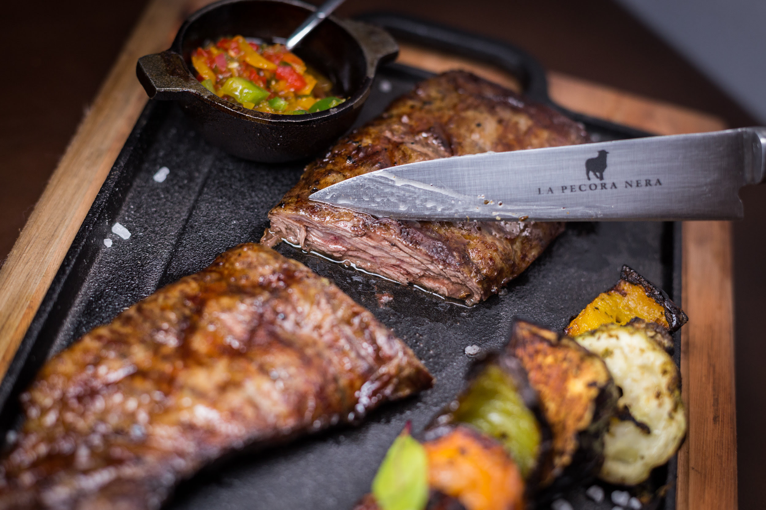 LA PECORA NERA GRILL UN NUEVO STEAK HOUSE EN RECOLETA  CON LA FIRMA DE DANIEL HANSEN