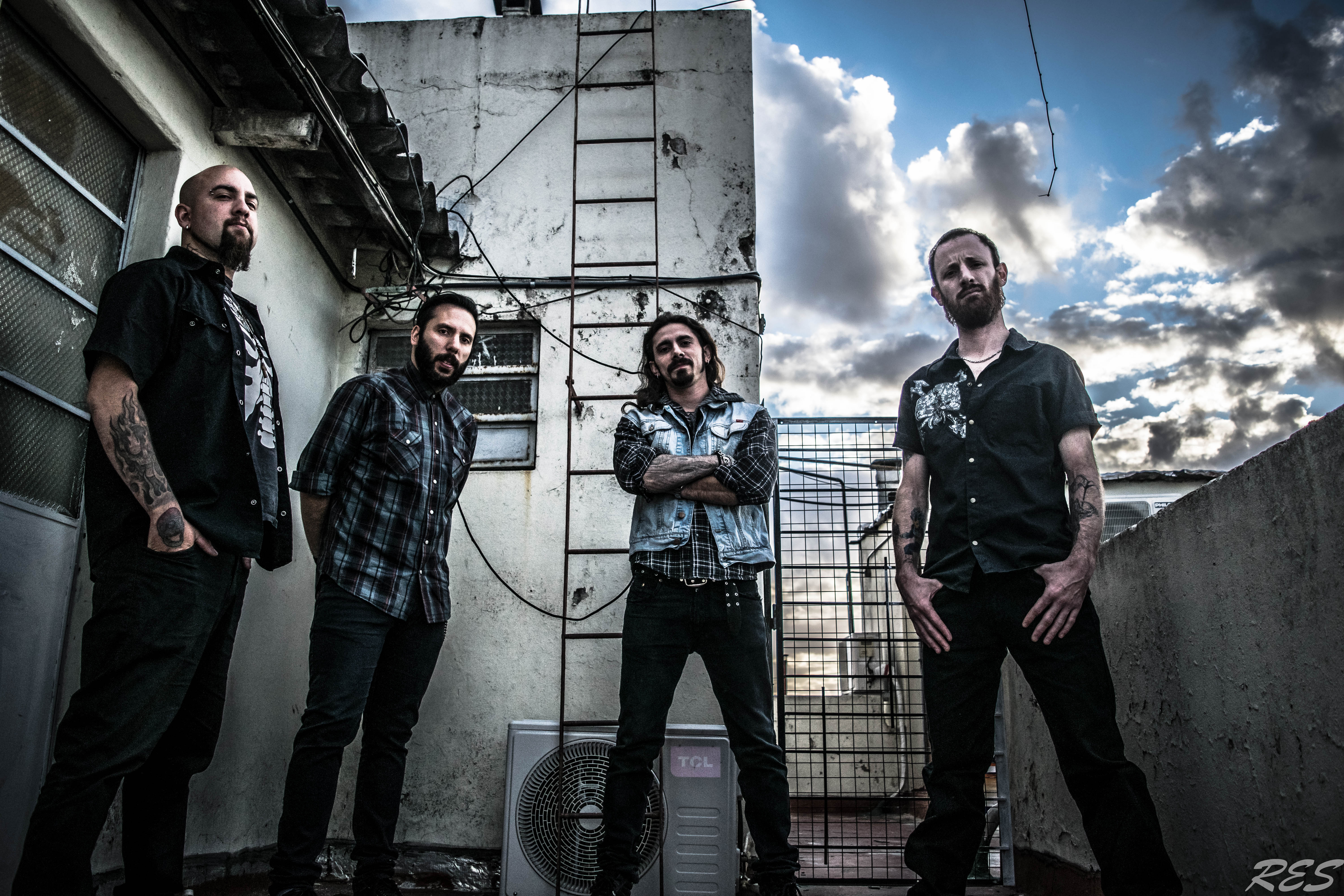 VDH presenta RESURGIENDO, su nuevo disco de estudio