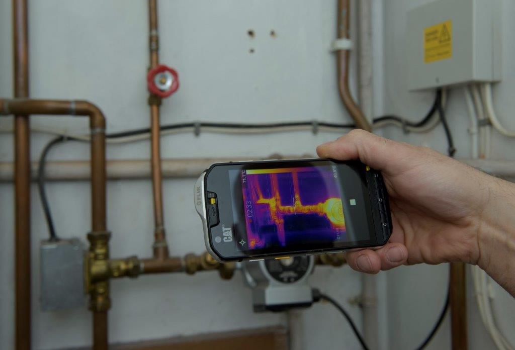 El innovador smartphone Cat® S60 acompaña a bomberos y guardavidas