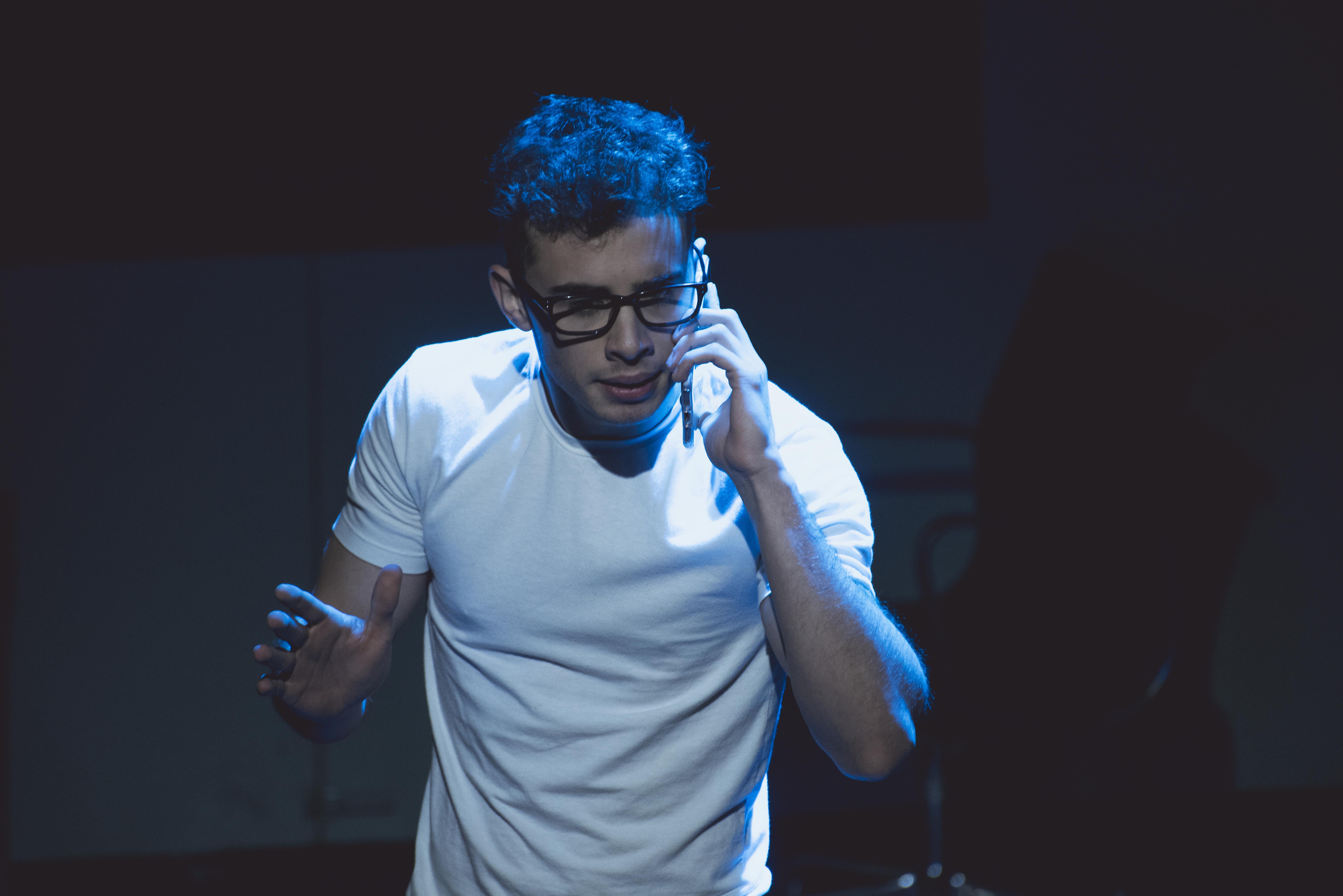 «SANTIAGO DESPIERTA» con Tupac Larriera en el Teatro Border