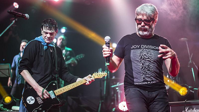 VIVA EL ROCK AND ROLL: Jóvenes pordioseros