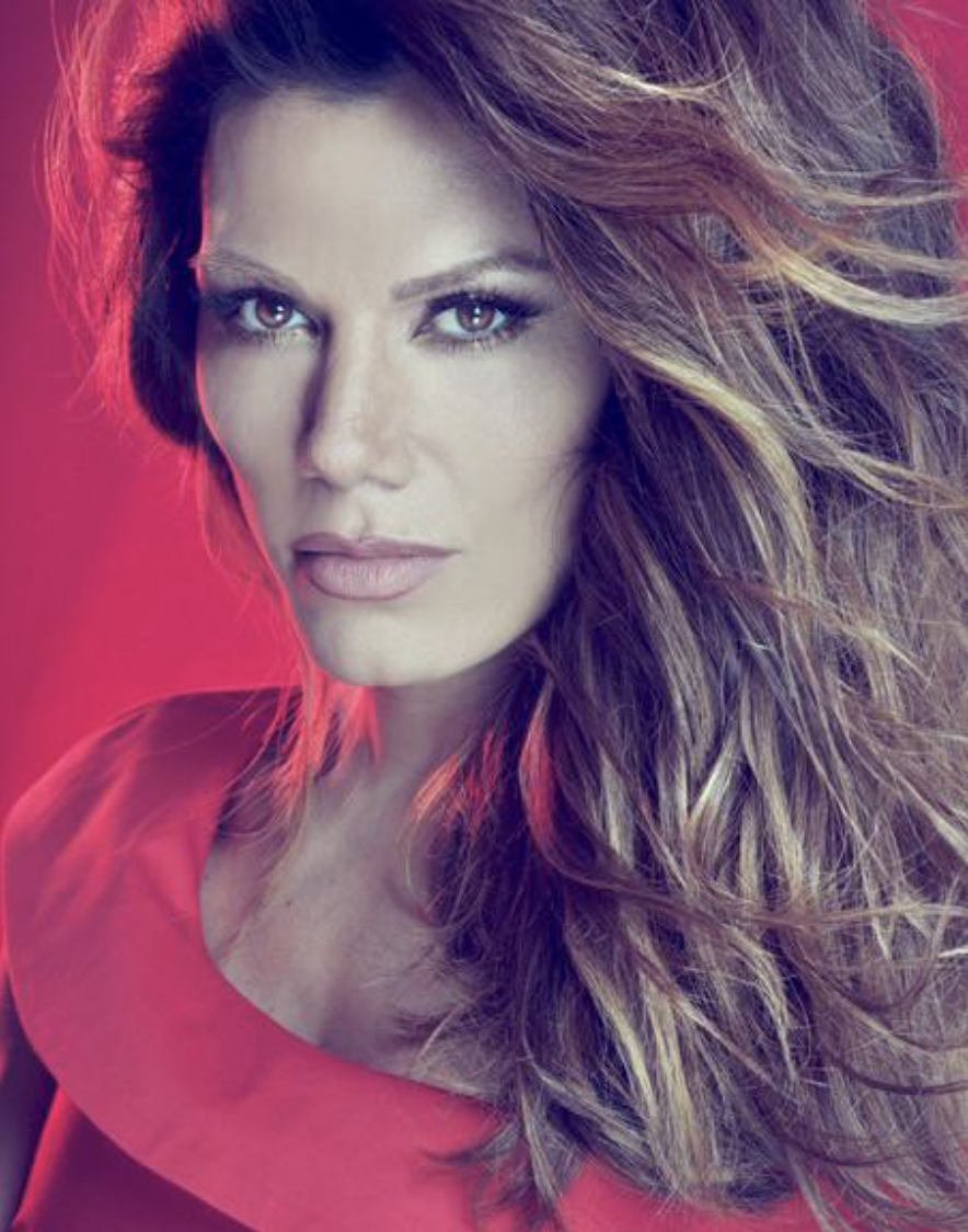 FLOR DE LA V ¨Aceptaría un CARGO POLÍTICO” para poder generar un cambio hacia la igualdad ante la Ley