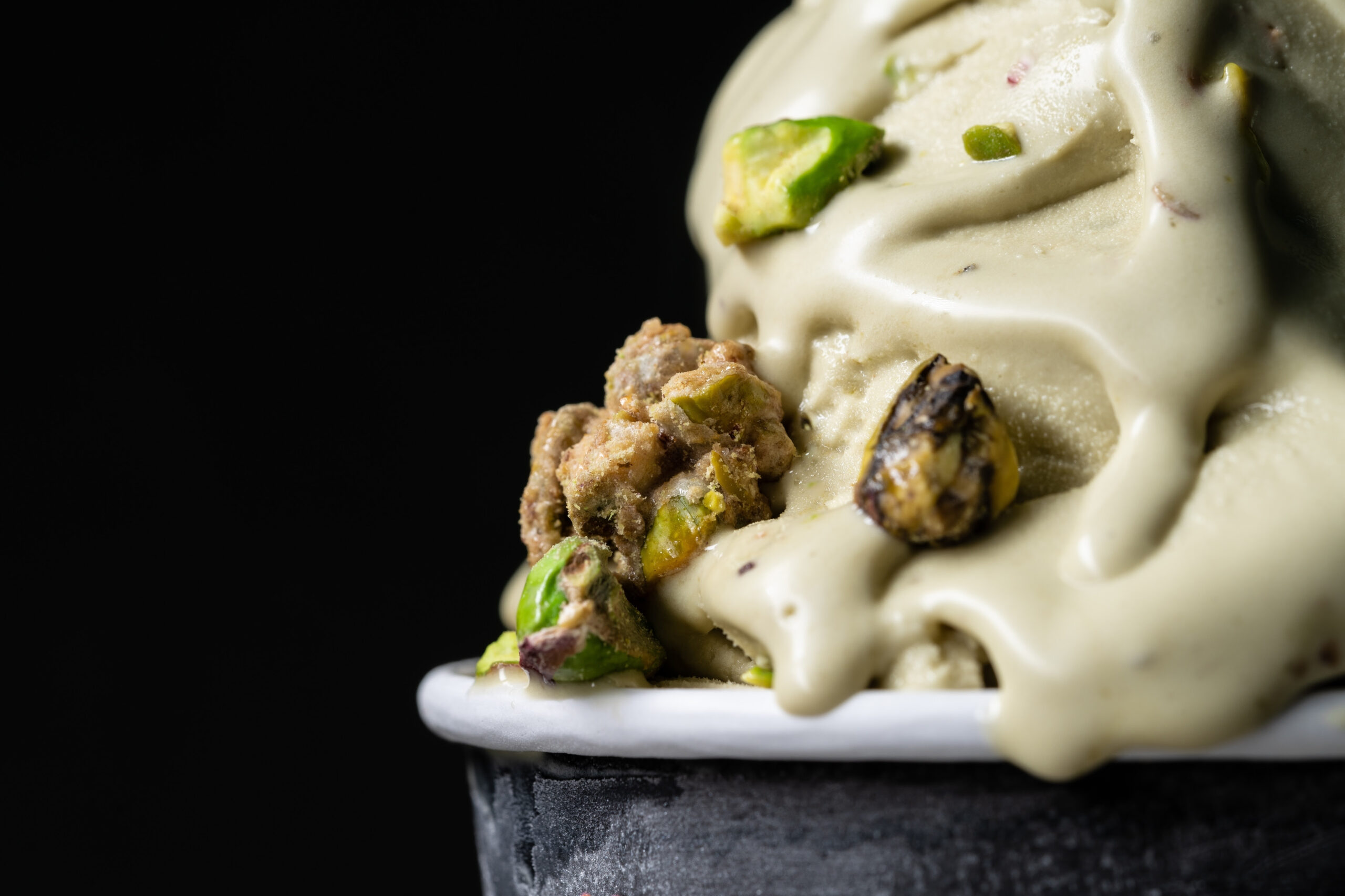 LLEGAN LOS HELADOS DE LA BIRRA BAR by MATÍAS DRAGÚN