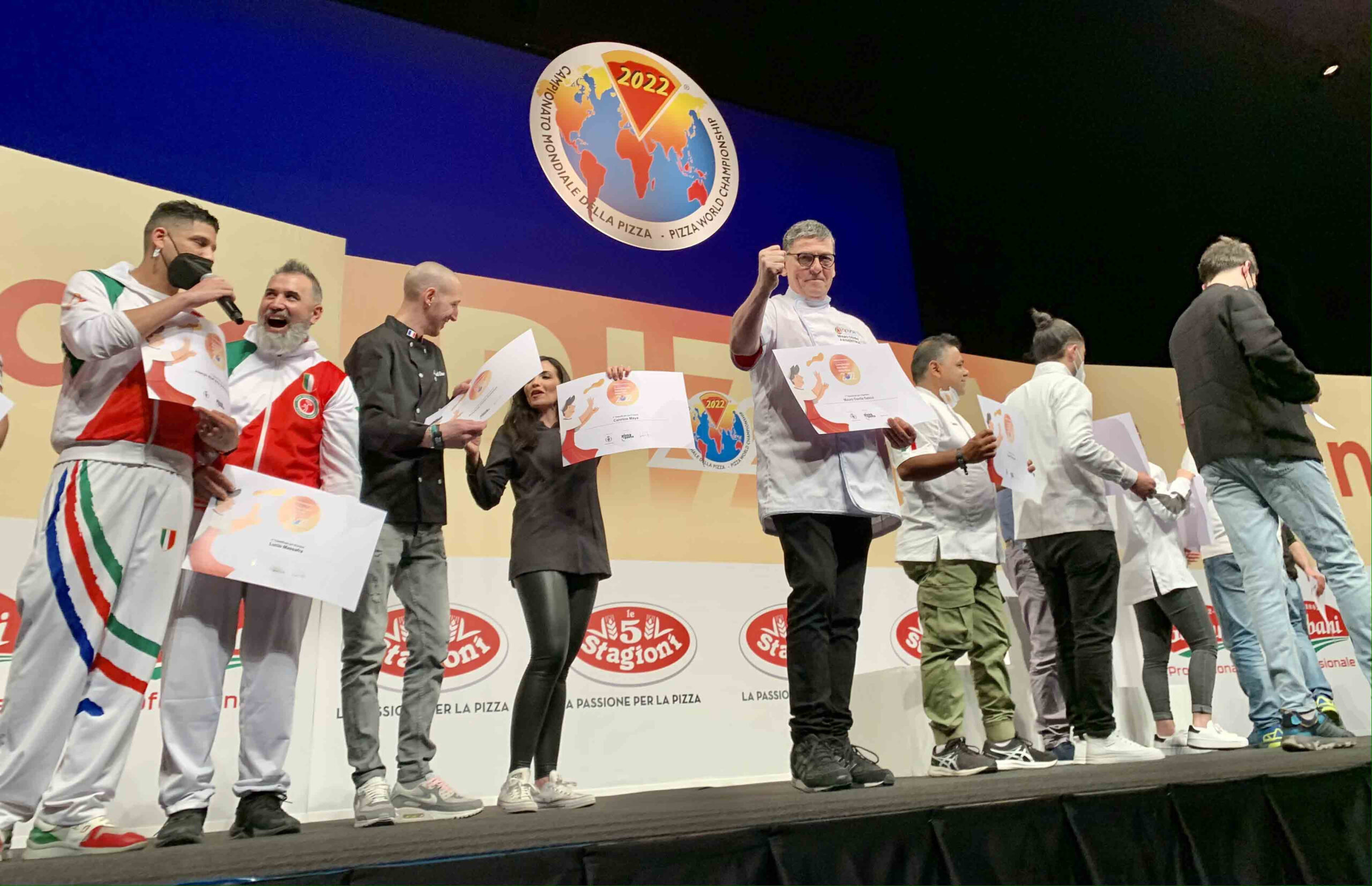 LA PIZZA ARGENTINA OBTIENE UN SEGUNDO PUESTO COMO EQUIPO ENTRE TODOS LOS PAÍSES DEL MUNDO, LOGRANDO UN OCTAVO LUGAR LUEGO DE 7 EQUIPOS ITALIANOS