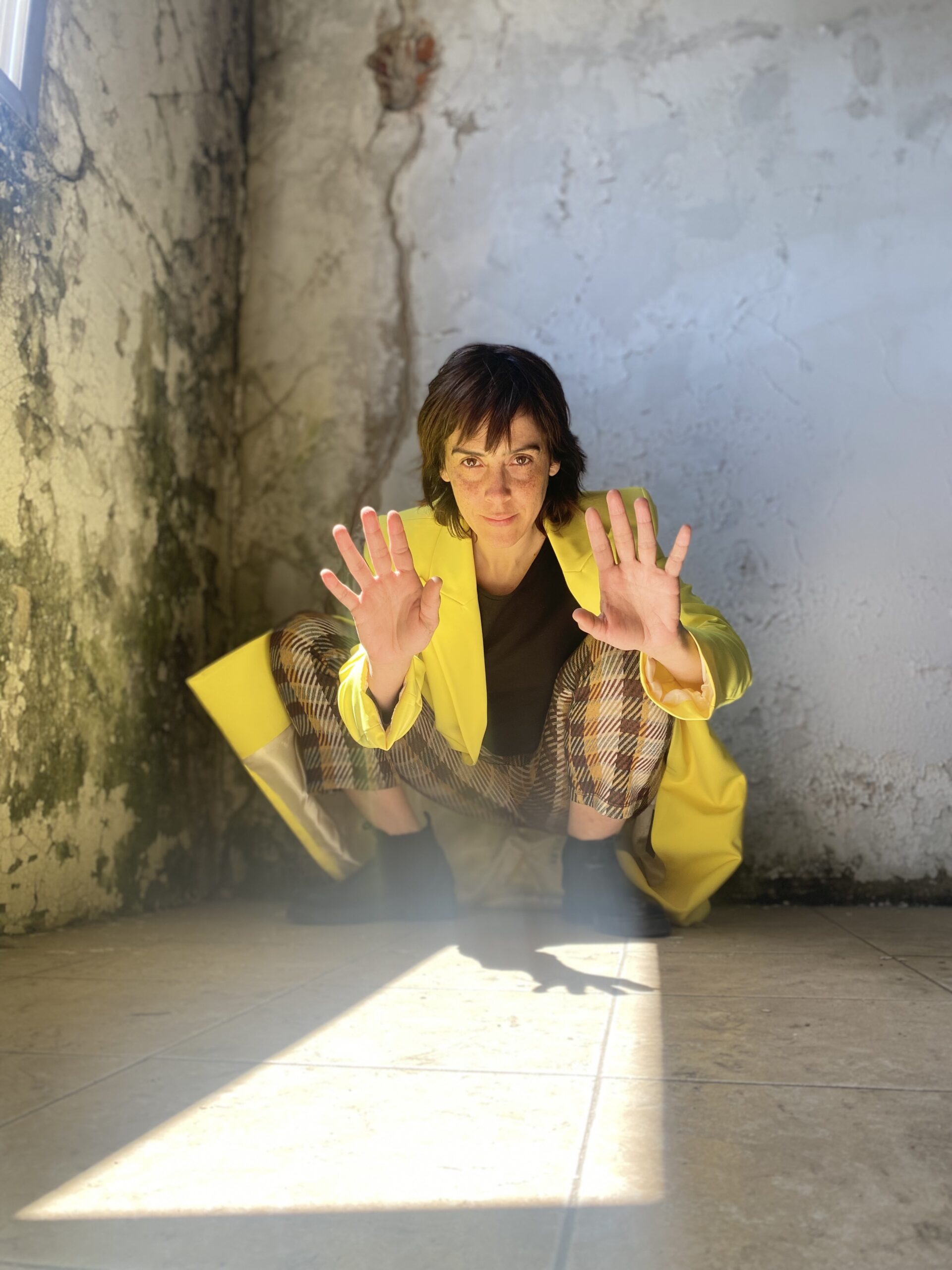 LA BRASILEÑO URUGUAYA MARIANA LUCIA CANTA «UNA HISTORIA DE AMOR MÁS ALLÁ DE LAS FRONTERAS» en CIRCE