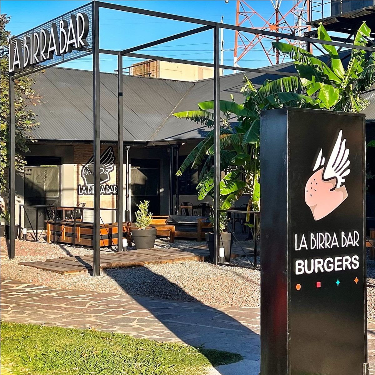 LA BIRRA BAR LLEGÓ A PILAR